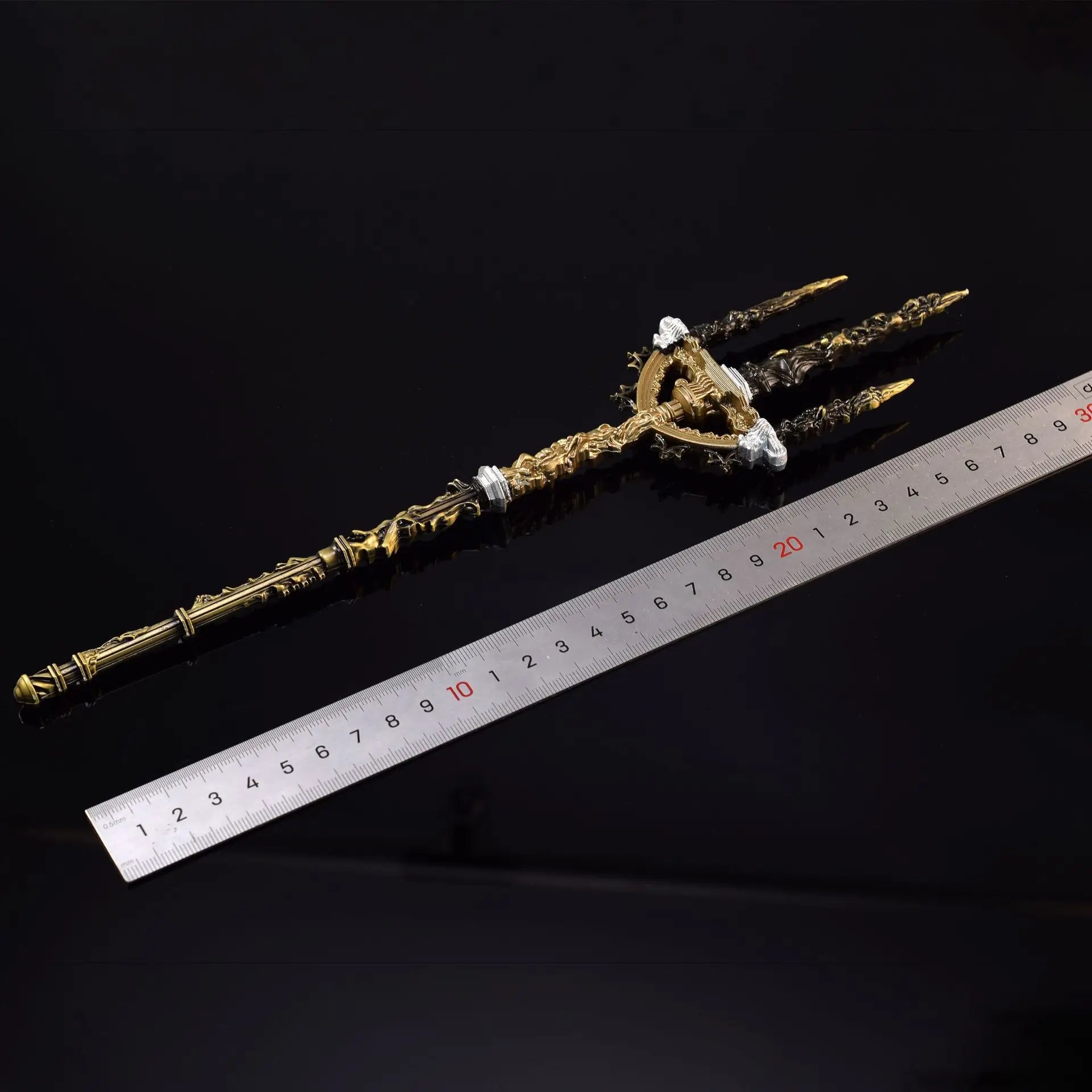 30cm Mohgwyn's Sacred Spear Elden Game Great Spear Samurai Swords Katana Melee Weapon Model Desktop Ornaments Gifts Toys Boys