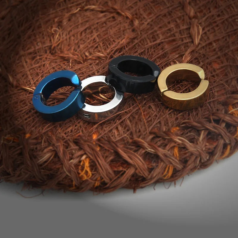 2pcs Anime Chainsaw Man Yoshida Hirofumi Cosplay Ear Clip Earrings Women Men Punk Black No Pierced Fake Ear Circle Pop Jewelry
