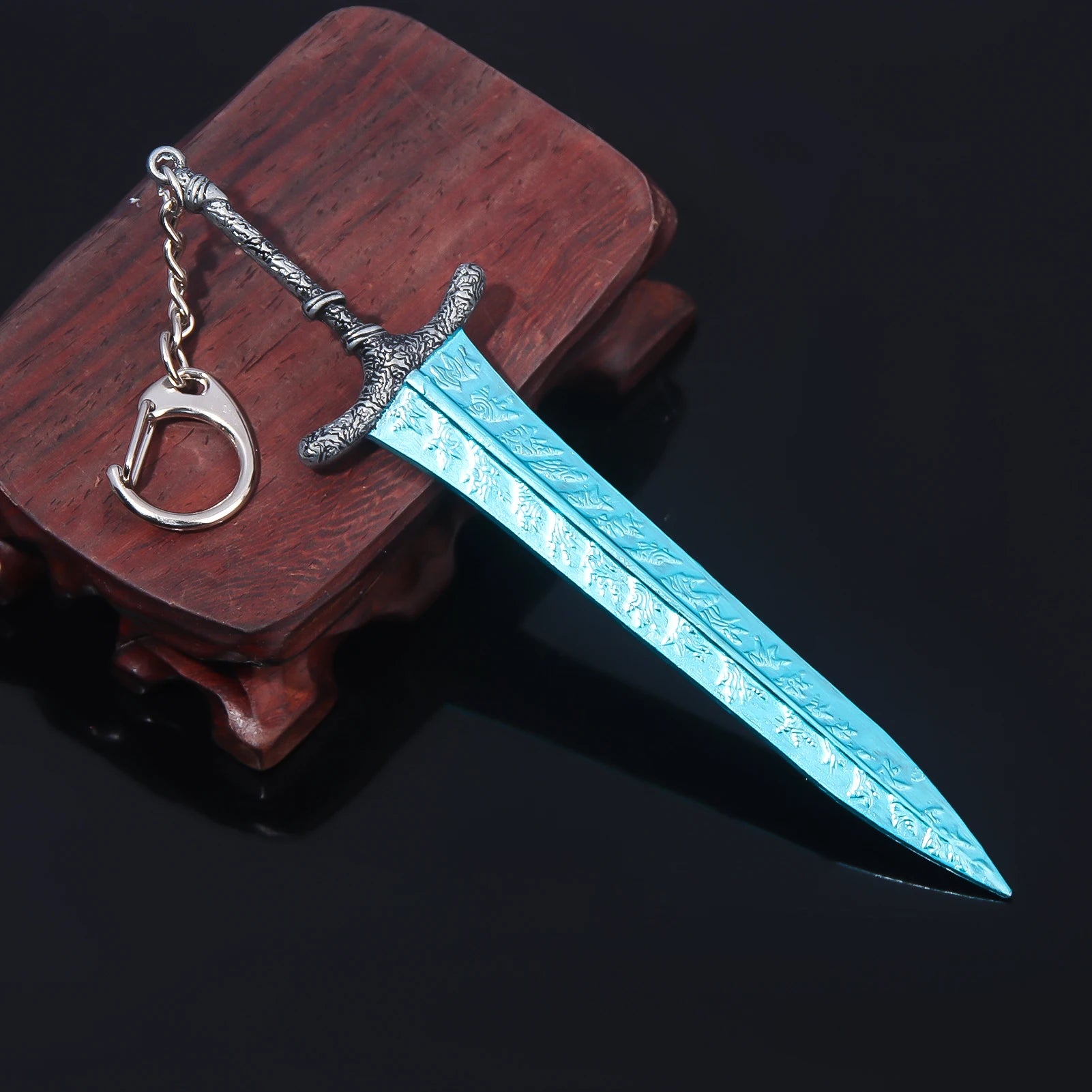 14cm Ring Dark Moon Greatswor Eldens Keychain Pendant Sword of Night and Flame Keyring Cosplay Fans Props Men Women Bag Jewelry