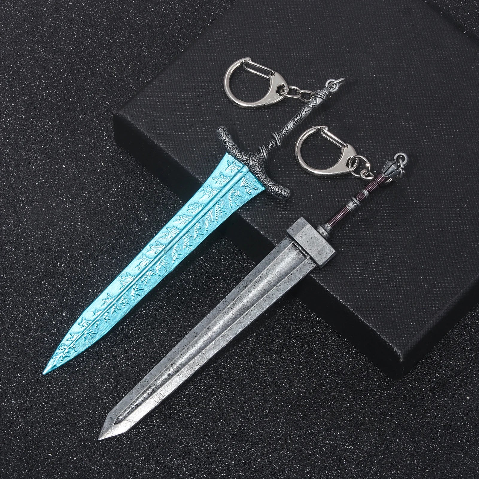 14cm Ring Dark Moon Greatswor Eldens Keychain Pendant Sword of Night and Flame Keyring Cosplay Fans Props Men Women Bag Jewelry