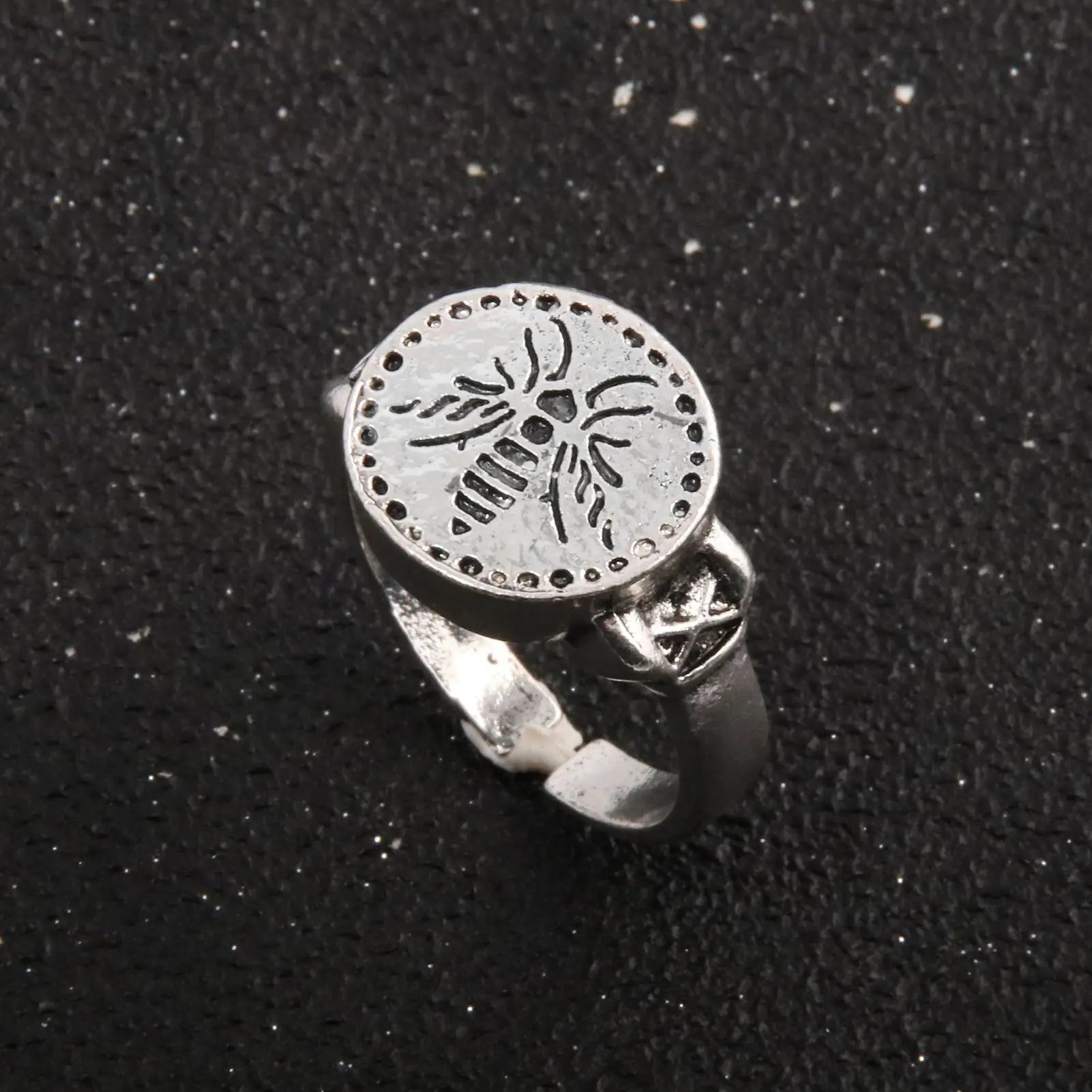 Game Dark Souls Ring Black Red Sapphire Vintage Style Ring Adjustable Metal Rings For Women Men Cosplay Jewelry Accessories Gift
